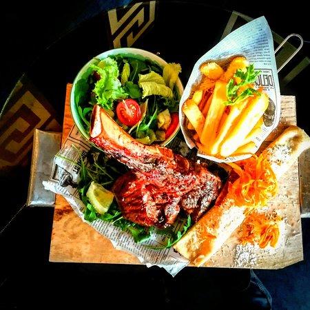 Queen's Cafe & Lounge