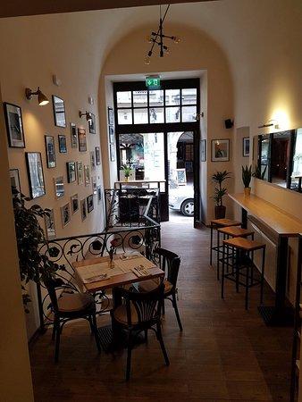 Paul's Place Restaurant & Bar