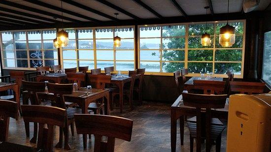 Aluroma Family Restaurant