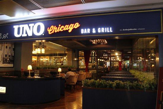 UNO Chicago Bar & Grill