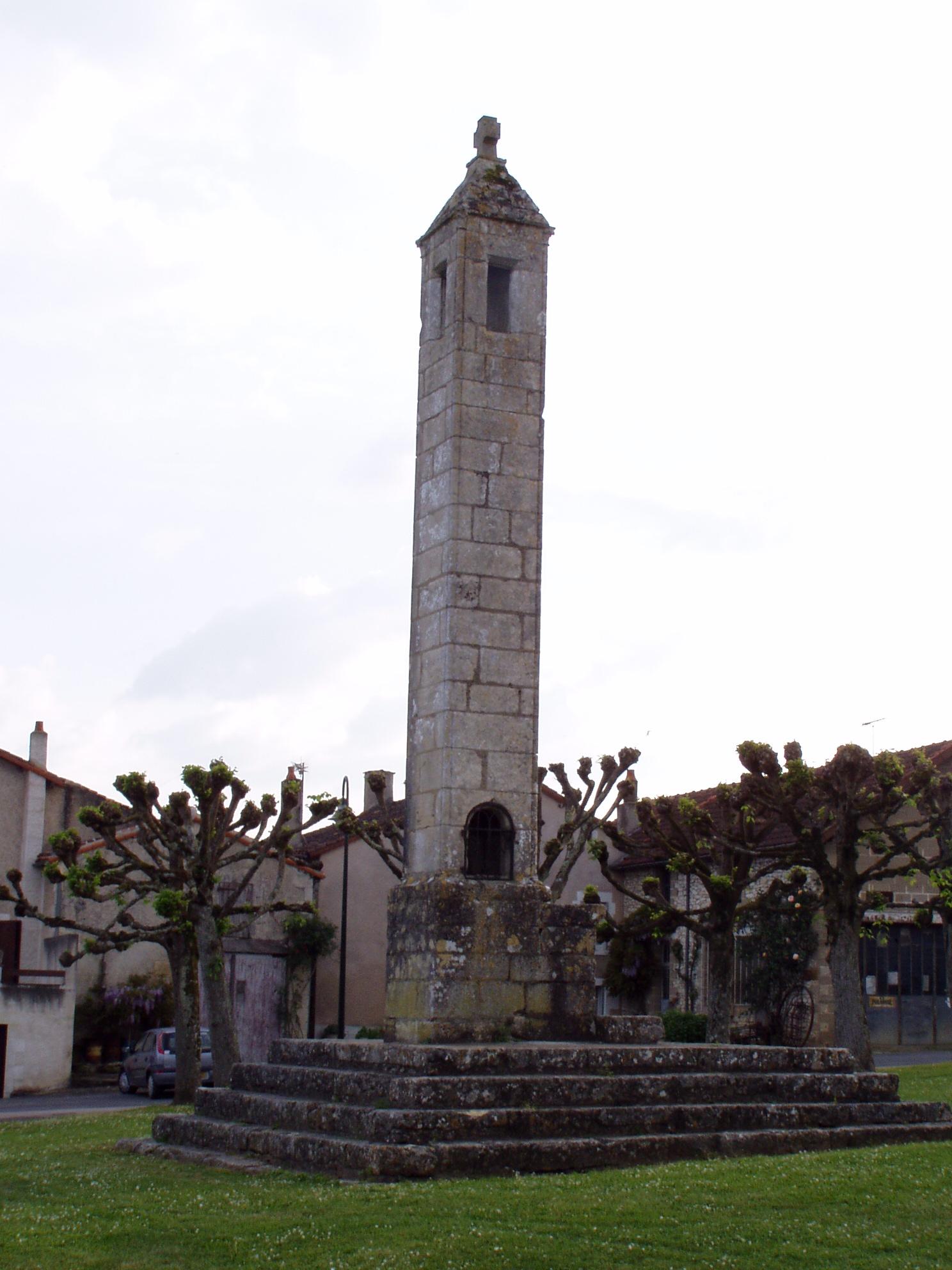 Lanterne des morts d'Antigny