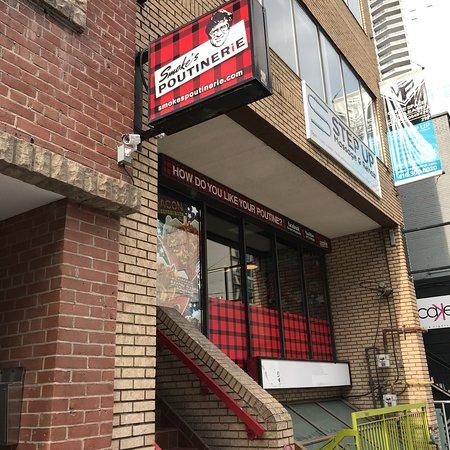 Smokes Poutinerie