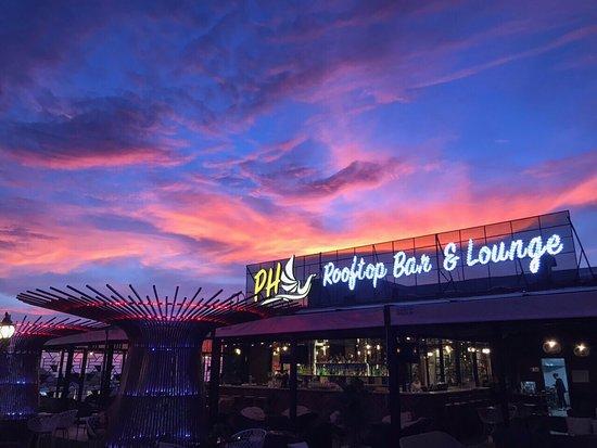 PH Rooftop Bar & Lounge