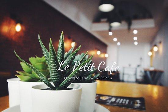 Le Petit Cafe