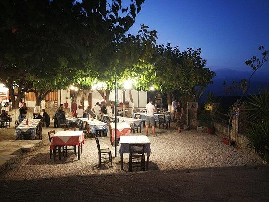 Taverna Axos