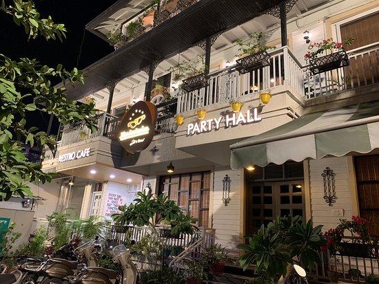 Nostalgia Multicuisine Restro Cafe