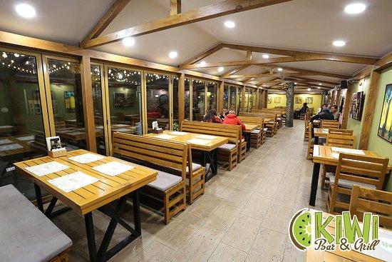 Kiwi Bar & Grill