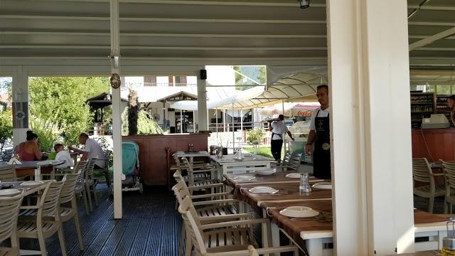 Cafe-Restaurant 'Paris'