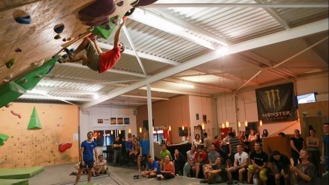 LE CUBE Escalade & Bar