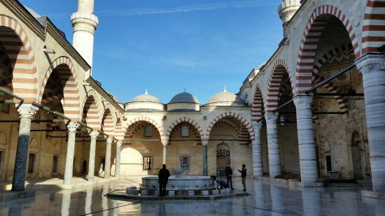 Üç Şerefeli Cami