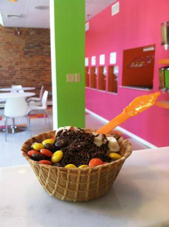 Top It Frozen Yogurt Bar