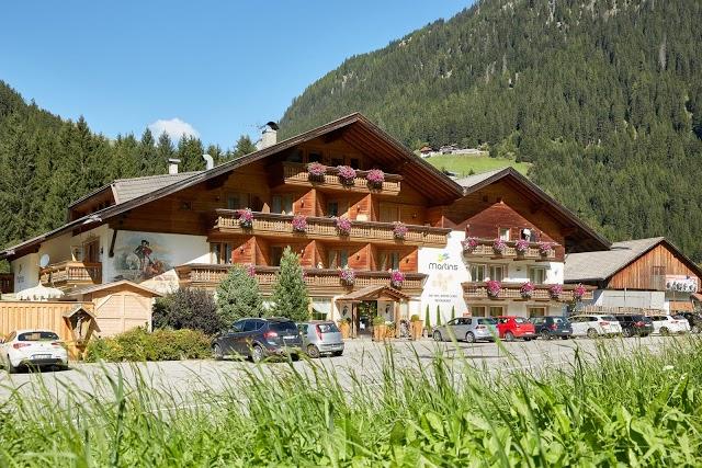 Martins Bar & Bistro