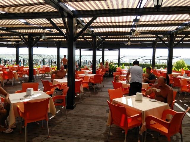 Q Beach Club Restaurant & Bar