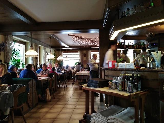 Ristorante Pizzeria Weinstube Al Cardo