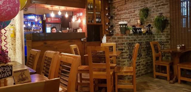 Tomassetti's Vino Pizza y Pasta