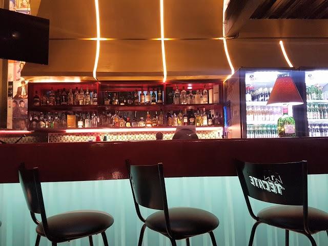 Vinylo Snack Bar