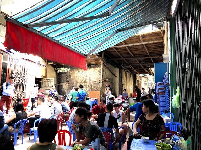 Banh cuon cha muc ba den