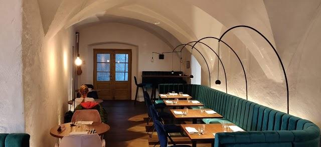 Flurin, Bar & Restaurant