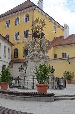 Frigyláda-szobor