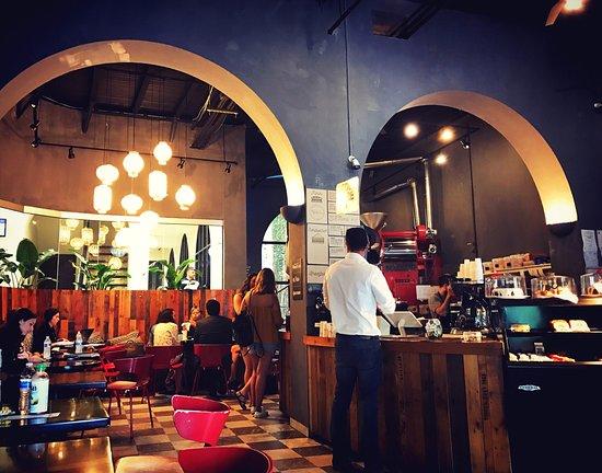 Cafe Cuatro Sombras