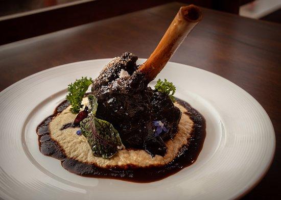 Tres Keros Restaurant Grill & Bar