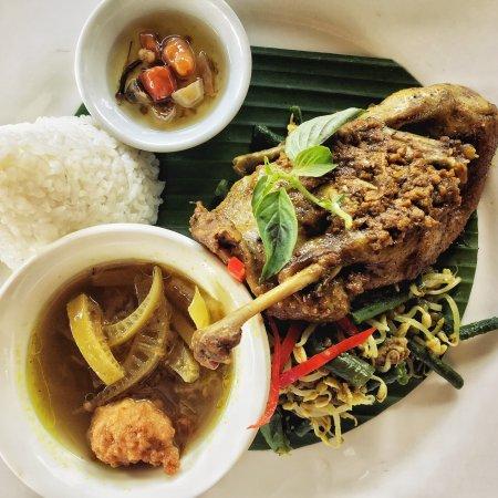 Warong Ikan Bakar dan Kolam Pancing Sawah Indah