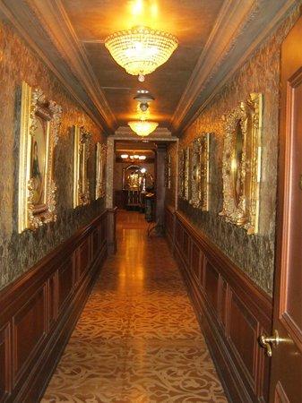 Churchill Lounge
