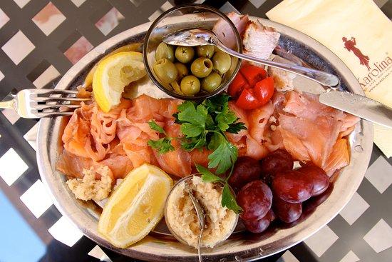 Karolina Kavehaz es Koktelbar