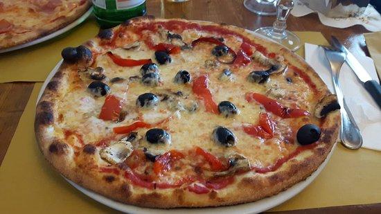Pinky Bar Restaurant & Pizzeria