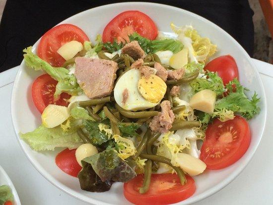 Le Petit Square Cafe