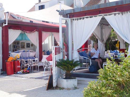 Lounge Bar Garden