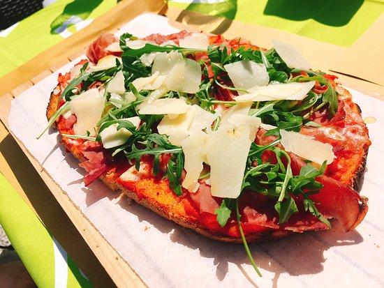 Classic Rock Beach Cafe'