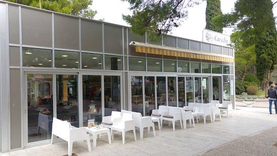 Plaza bar