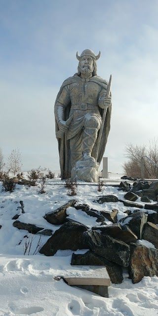 Gimli Viking statue