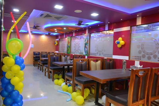 Quality Inn Restaurant & Tiffins