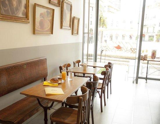 Le Provençal Café