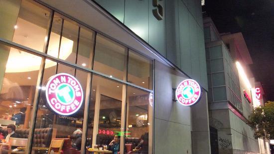 Tom N Toms