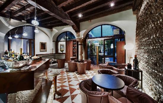 Victoria Lounge Cafe