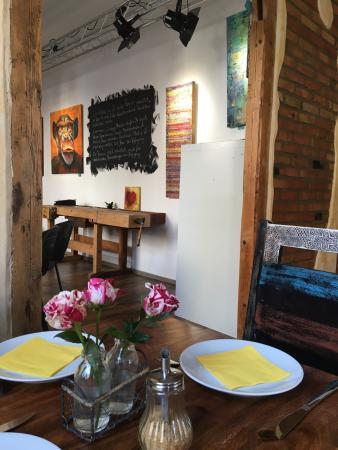 Cafe Leon Art