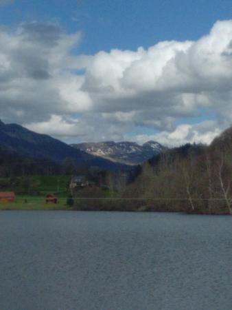 The Caravans Lac des Graves
