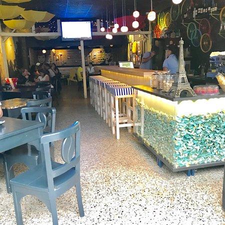 Travel Cafe Bar