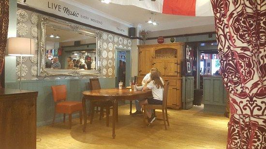 Queen Arms Pub
