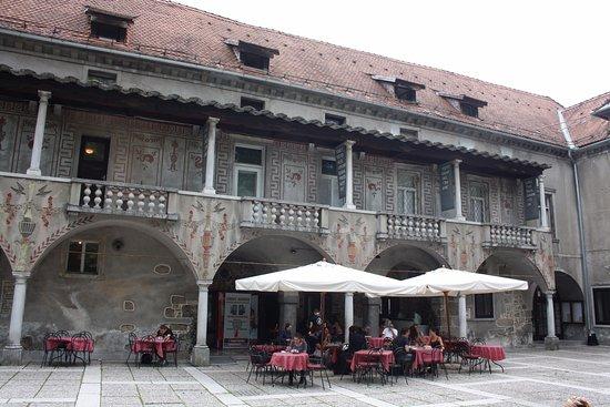 Plečnikov Hram Križanke