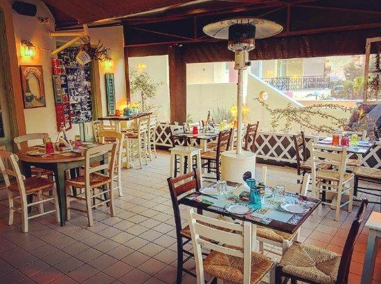 Queen Family Taverna