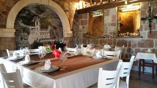 Restaurant R