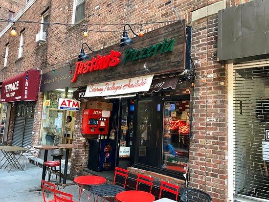 Justino's Pizzeria