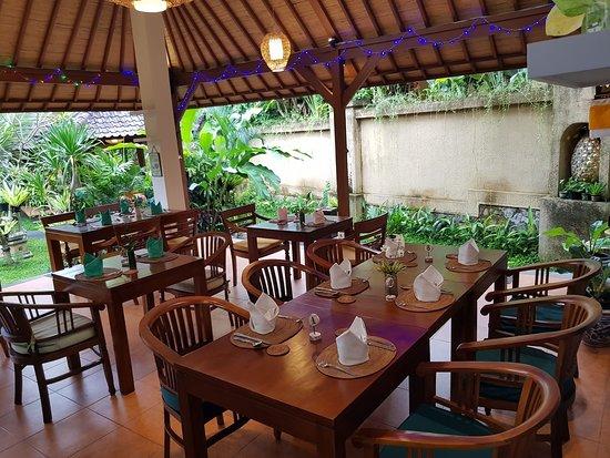 Cilinaya Kitchen