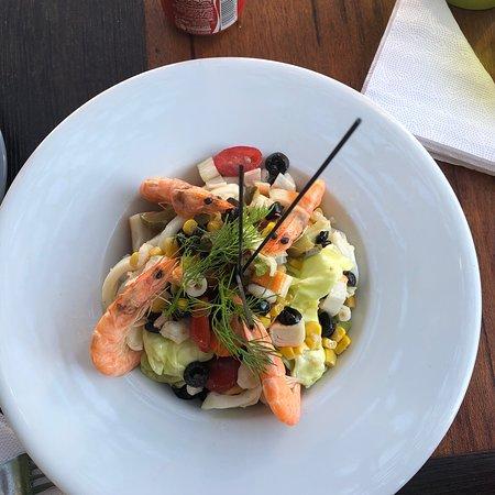 WOODS Cafe Restaurant