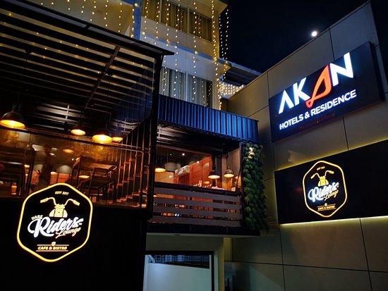 Cafe Riders Lounge