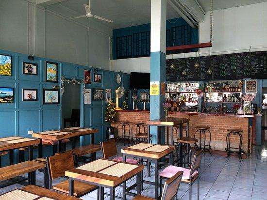 Annies Guest House Bar And Food